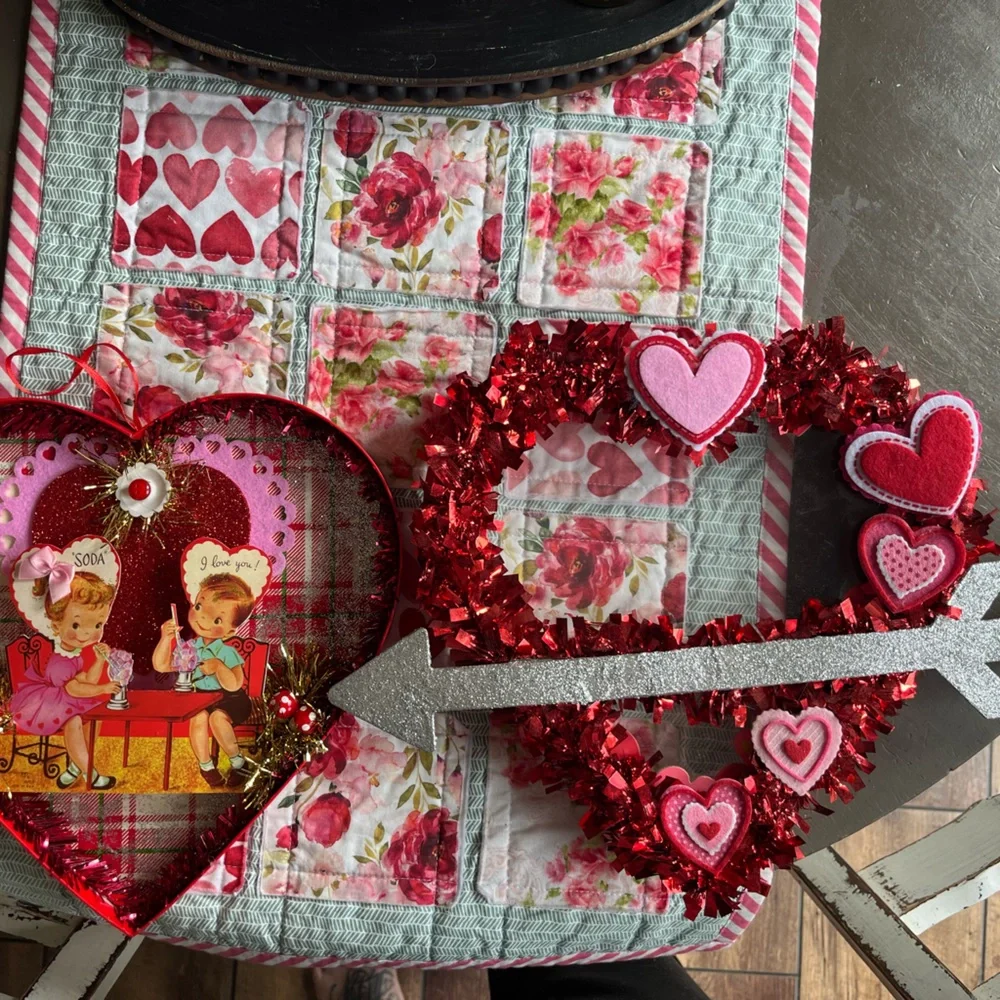 Vintage Russell stover base Valentine decoration